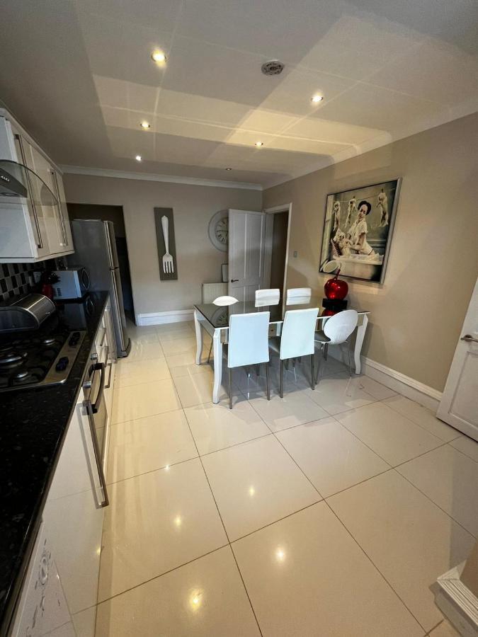 West End -Stunning, 2 Bedroom, Main Door Flat With Private Parking Glasgow Exterior foto